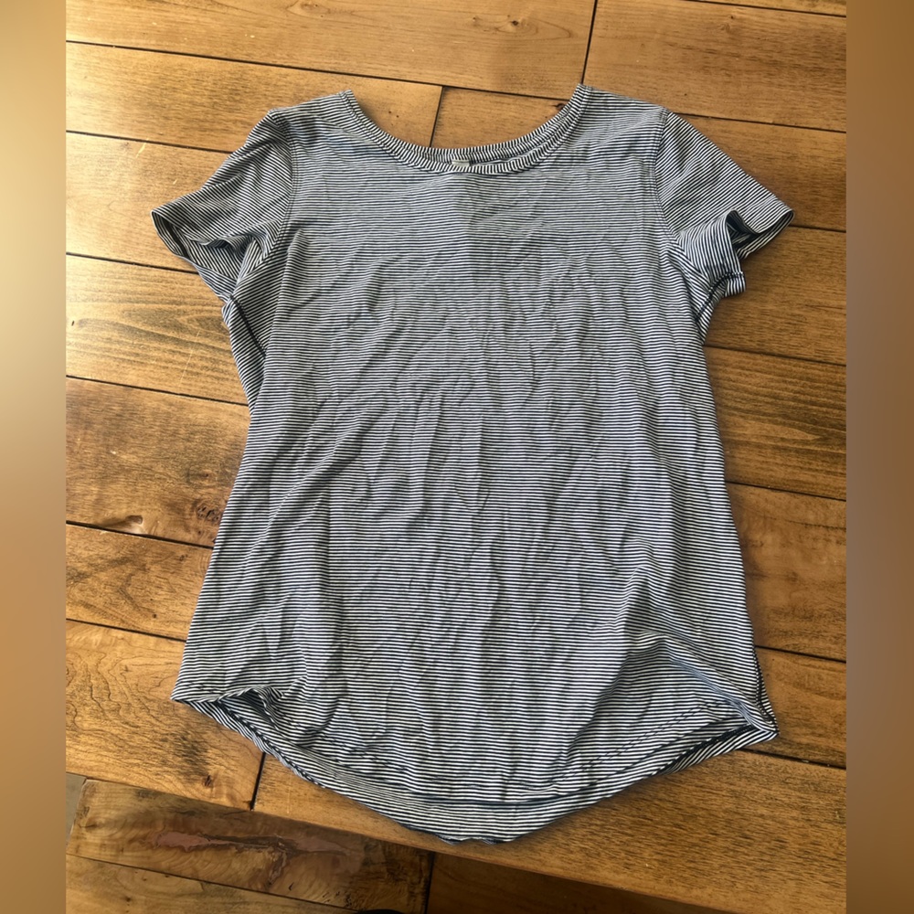 Lululemon Love tee size 6